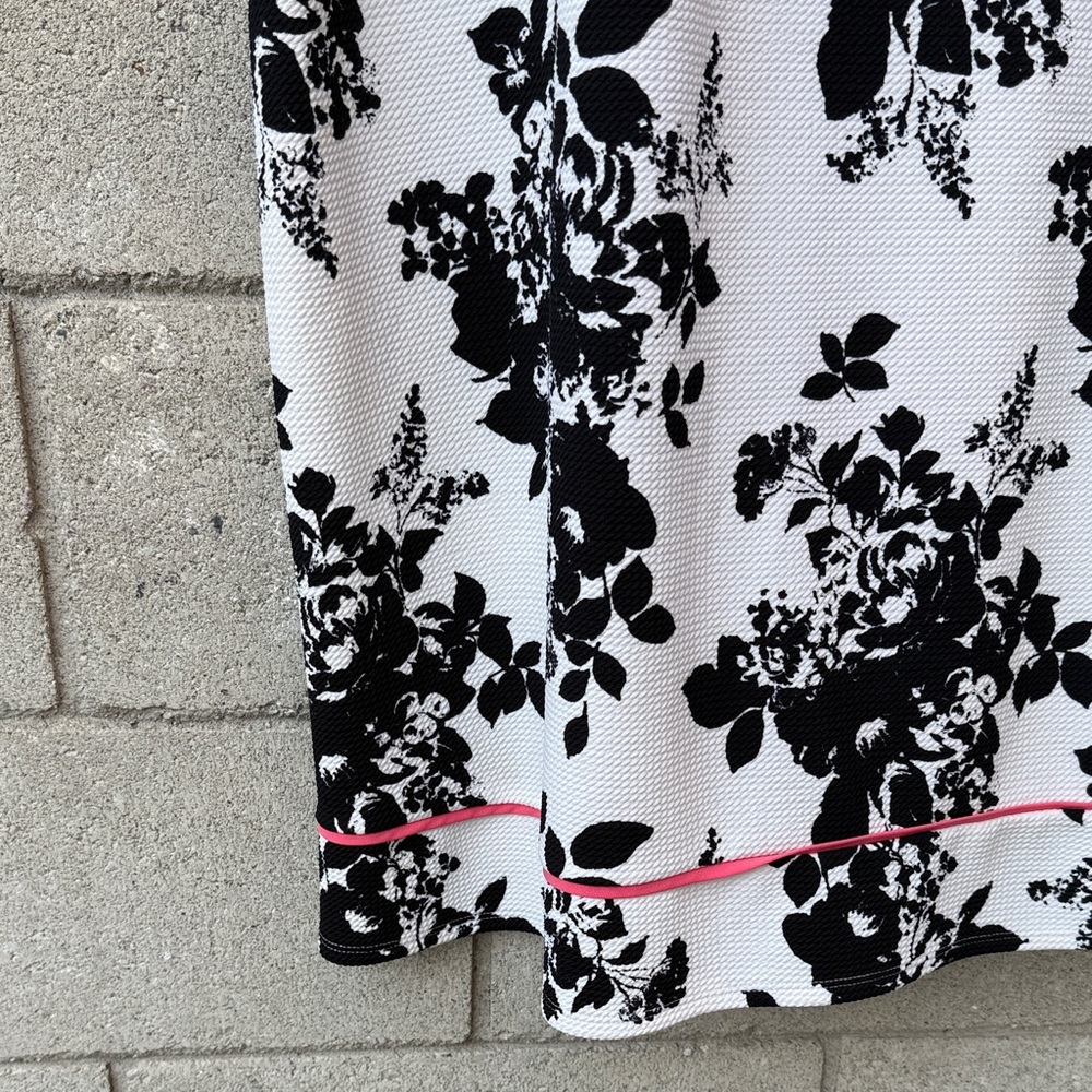 Floral Black and White Short Sleeve Dress - Picture 2 of 6
